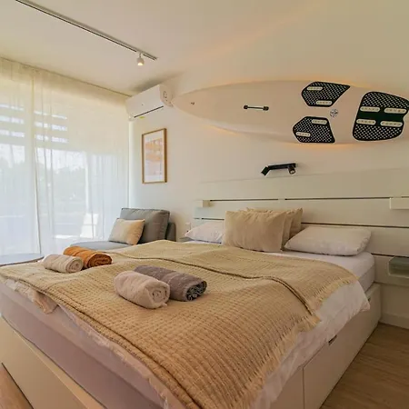 White Surf W Ac By Nw 公寓